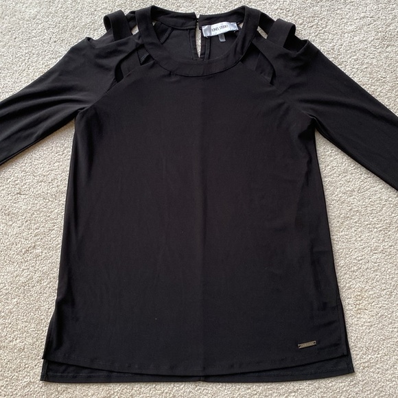 Jones Studio black mini cold shoulder top. - Picture 4 of 10